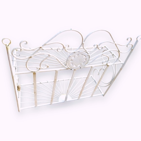 VINTAGE Shabby Chic White Rustic Metal Display Rack Hanging Shelf 18”x15” - Picture 11 of 16